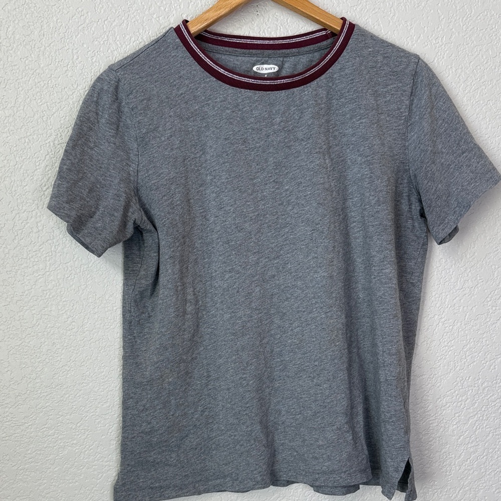 Old Navy Short Sleeve T Shirt Gray and Maroon Red size Medium